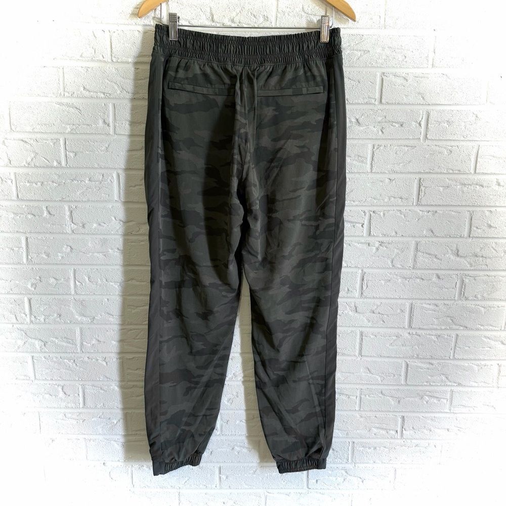Athleta Brooklyn Textured Lined Jogger Camo Size 6 - Picture 3 of 6